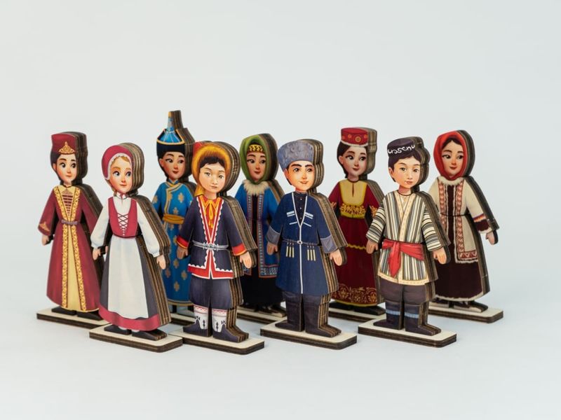 «Народы России» коллекция разборных кукол в национальных костюмах высотой 15 см.